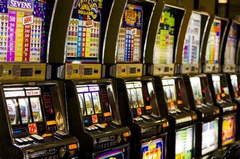 when to play a slot machine